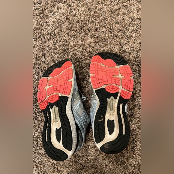 Women’s New Balance running shoes - Picture 5 of 5